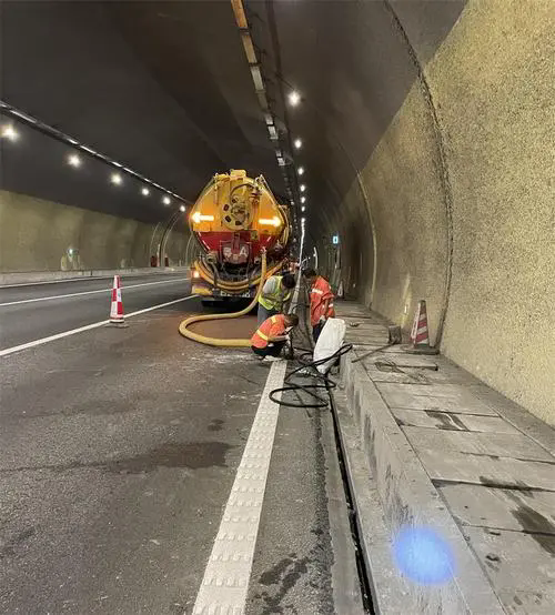 金安隧道排水渠清淤